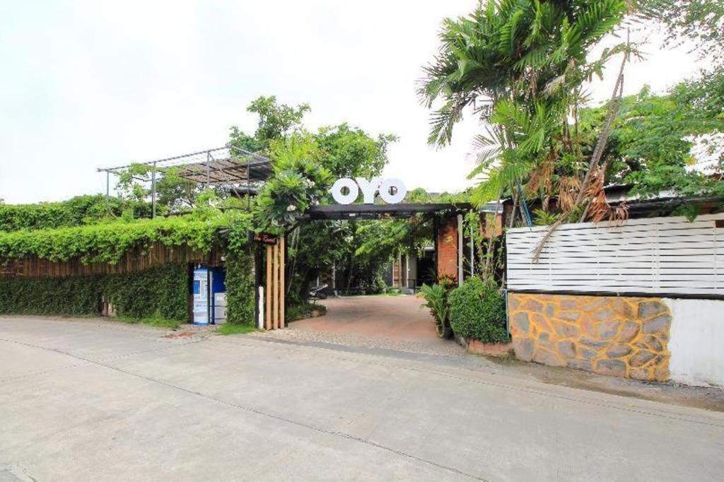 Oyo 271 The Resort Romklao Banguecoque Exterior foto